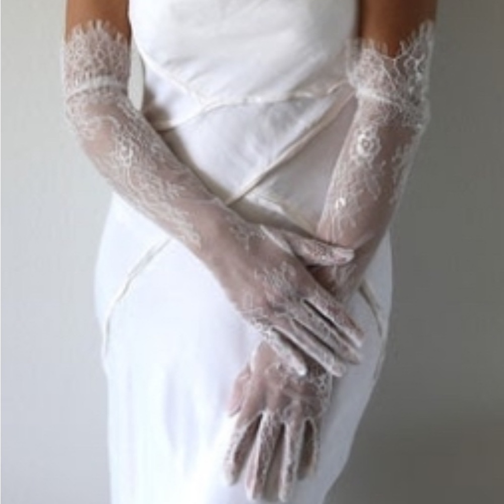 Lace wedding gloves